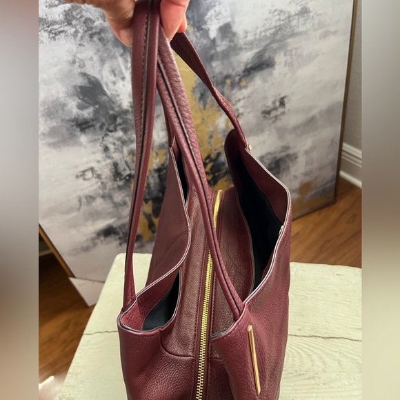NWOT Vince Camuto Teri Leather Hobo Shoulder Bag in Deep Red - Picture 14 of 15
